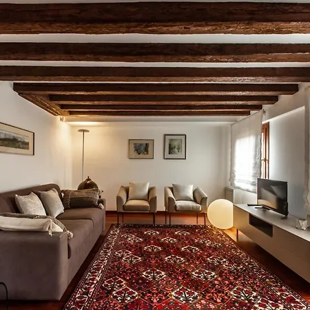 شقة San Pantalon Luxury Penthouse R&r